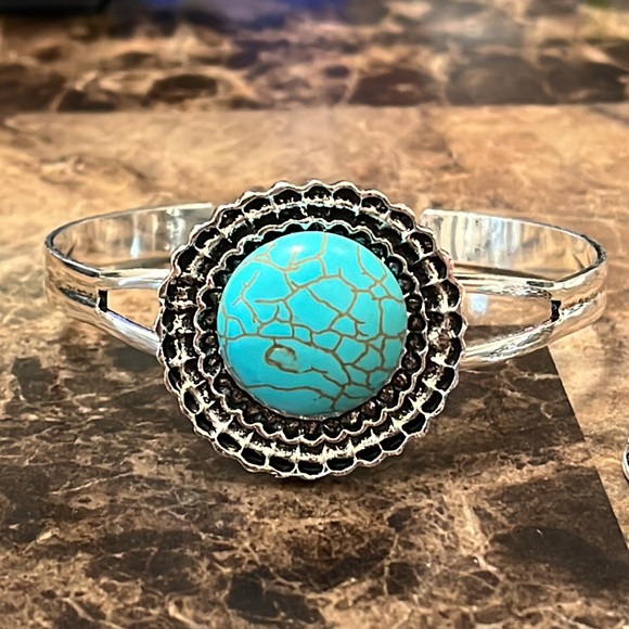 🔥ONLY 2 LEFT🔥 ⭐️ New! Turquoise Silver Bracelet Cuff - Picture 6 of 7